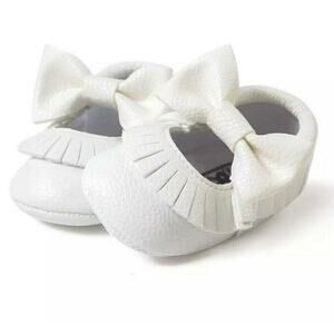 Los Angeles White Vegan Leather Moccasins Soft Sole Shoes NEW Boho Tassel 0-6 M